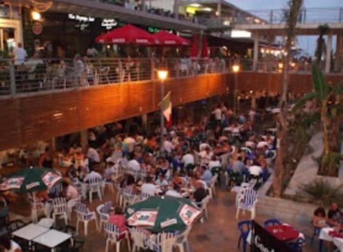 Επισκέπτες που μένουν στο Spanien Holliday