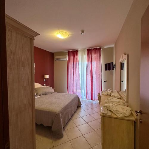 Ένα ή περισσότερα κρεβάτια σε δωμάτιο στο Le Residenze di Santa Costanza - Le Dimore