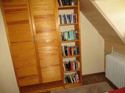 a book shelf filled with books next to a staircase at Ferienhaus Reinhold Betz in Beilngries
