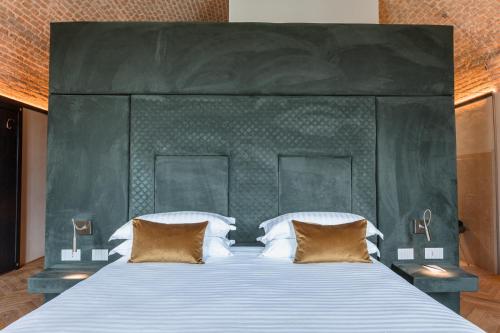 a bedroom with a large bed with a black headboard at Pavillon Suite in Peschiera del Garda