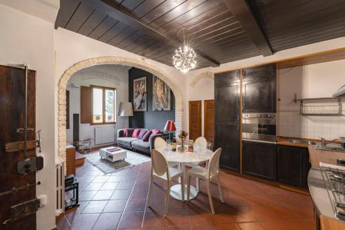 Elegant Penthouse in Santo Spirito