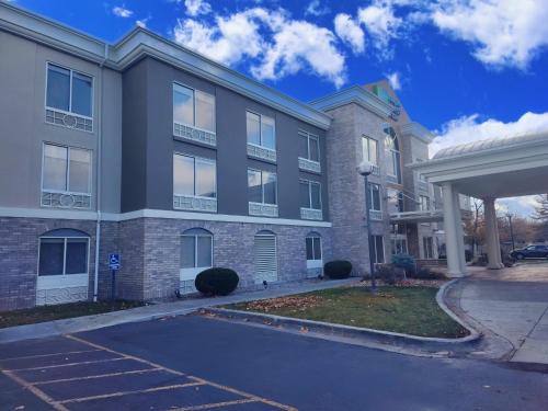 an empty parking lot in front of a building at Holiday Inn Express Hotel & Suites Idaho Falls by IHG in Idaho Falls