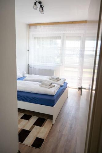 Ένα ή περισσότερα κρεβάτια σε δωμάτιο στο Balaton Apartment close to the beach