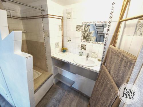 Photo de la galerie de l'établissement Lumineux Duplex dans l'écusson Nîmois - Atypique Wifi Hyper centre, à Nîmes