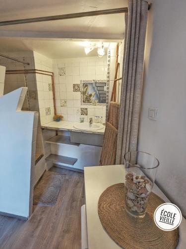 Photo de la galerie de l'établissement Lumineux Duplex dans l'écusson Nîmois - Atypique Wifi Hyper centre, à Nîmes