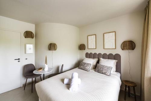 Bali Lake - Duke Housing