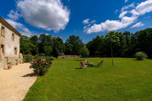 Gallery image of Le Petit Riousset, gîte à la campagne, piscine in Montvendre