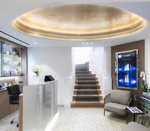a lobby with a staircase with a gold ceiling at La Réserve de Beaulieu in Beaulieu-sur-Mer