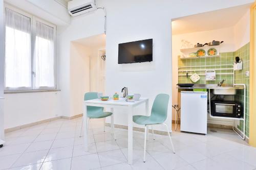 GuestHost - Track Station Studio Apartment - with Netflix