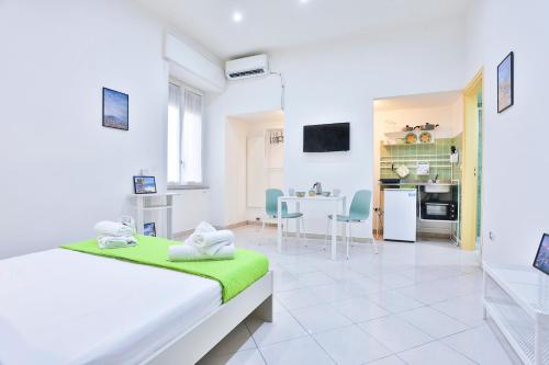 GuestHost - Track Station Studio Apartment - with Netflix