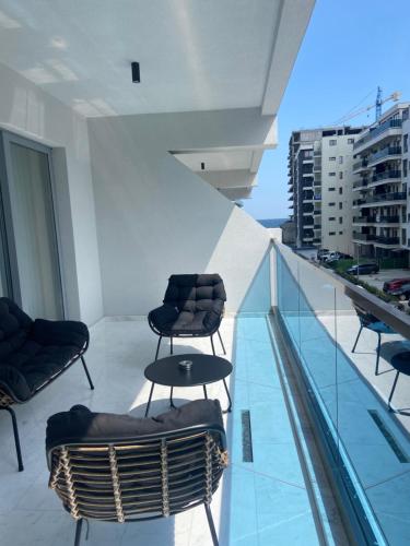 Kolam renang di atau dekat dengan F&L Relax Mamaia Nord -Apartament cu parcare gratuită