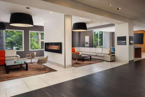 Embassy Suites by Hilton Washington DC Chevy Chase Pavilion Image