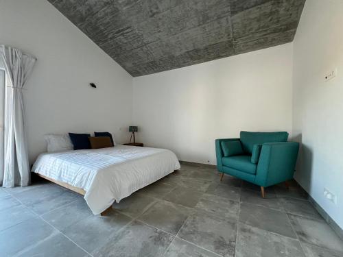 Ένα ή περισσότερα κρεβάτια σε δωμάτιο στο Casas SaoMiguel33