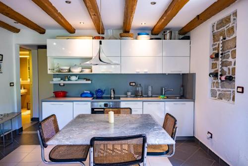 Kuchyň nebo kuchyňský kout v ubytování Adam Garden Piran