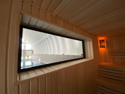 a large window in a wall in a sauna at "Гірський Континент" Hotel Restaurant & SPA in Yablunytsya
