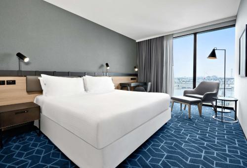 Vibe Hotel Melbourne Docklands Image