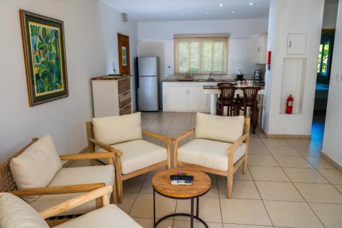 Kuchyň nebo kuchyňský kout v ubytování Acajou Beach Resort