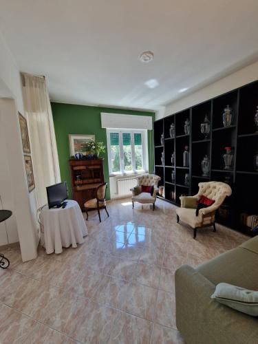 Gallery image of Gemstone Colors Flat in Chiavari