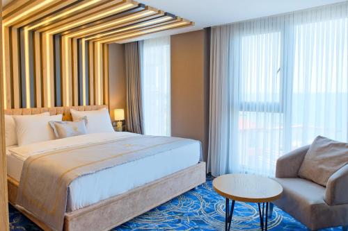 Ένα ή περισσότερα κρεβάτια σε δωμάτιο στο Maritimo Hotel