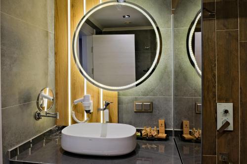 Ένα μπάνιο στο Maritimo Hotel