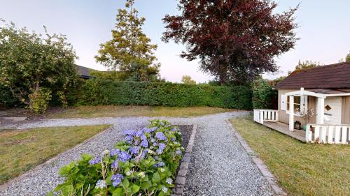 Zahrada ubytování Charmerende 4BR Feriehus med Pool og Have