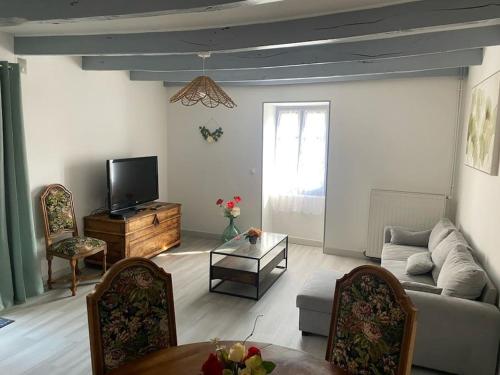 TV a/nebo společenská místnost v ubytování Gîte le temps de vivre