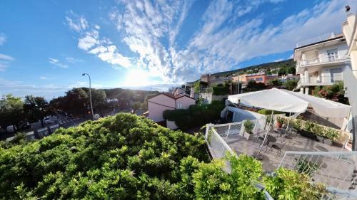 a view of a city with the sun in the sky at Hotel Tritone in Trieste