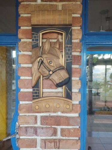a painting of a horse on the side of a building at Exclusivo Haras Marilu! in Atibaia