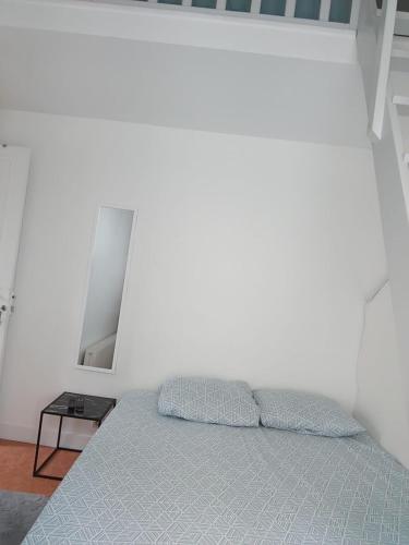 Ένα ή περισσότερα κρεβάτια σε δωμάτιο στο Chambre familiale