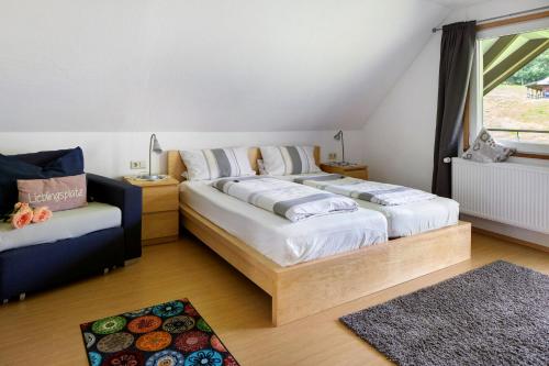 a bedroom with two beds and a window at Sport Rees - Ferienwohnung Melanie in Oberried