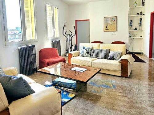 Photo de la galerie de l'établissement 3 bedroom apartment with beautiful view old port, à Marseille