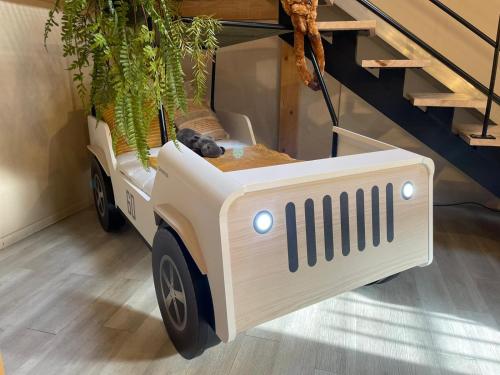 a wooden car bed with a cat in it at Serengeti Safari Room in Sigean