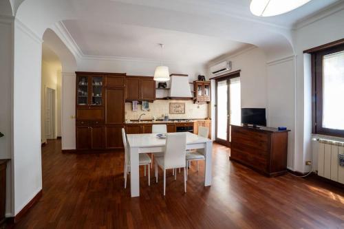 Una cocina o kitchenette en Richard & Lulù in Rome