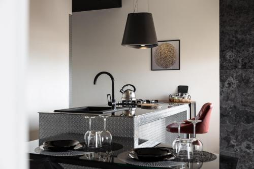 a kitchen with a sink and a table with glasses at Freshwater Pirates in Gaeta