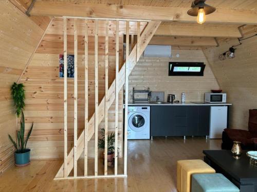 Una cocina o zona de cocina en off in racha