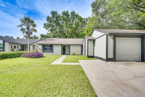 Fotografie z fotogalerie ubytování Home with Lanai 12 Mi to Busch Gardens Tampa Bay! v destinaci Lutz