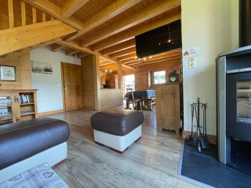 Chalet Savoyard avec Jardin, Poêle à Bois et WIFI - FR-1-624-11
