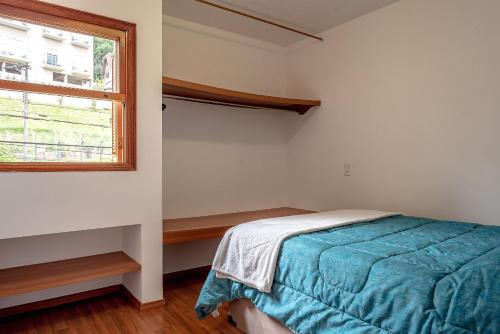 En eller flere senge i et værelse på Capivari - lareira, aquecedores e pet friendly