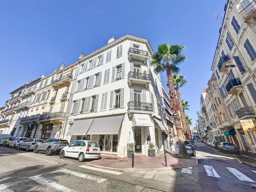 Cannes Vidal Rue Antibes SNCF station 2 mn 1 BR quiet building hyper center Olam Properties