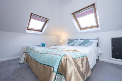Katil atau katil-katil dalam bilik di Host & Stay - Downs Valley House