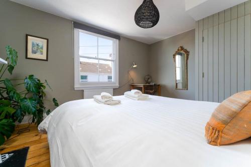 Host & Stay - Grove Townhouse photo 18