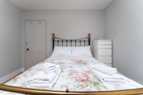 Host & Stay - Grove Townhouse photo 20