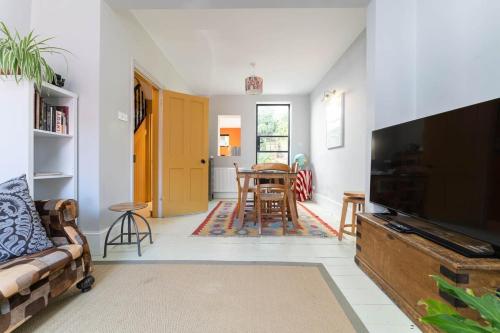 Host & Stay - Grove Townhouse photo 8