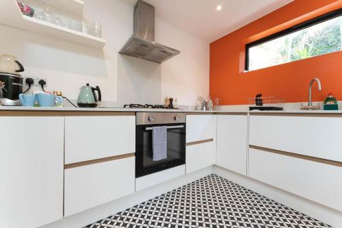 Host & Stay - Grove Townhouse photo 10