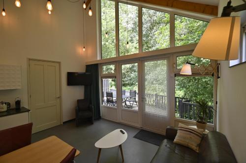 Afbeelding uit fotogalerij van DINOS Bed&Breakfast - Whole Guesthouse in Eelderwolde