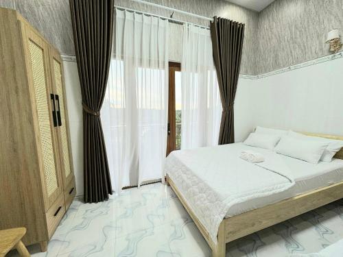 Giường trong phòng chung tại Khách sạn Đức Lộc Phát
