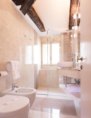 a bathroom with a toilet and a sink at Palazzetto Pisani Grand Canal in Venice