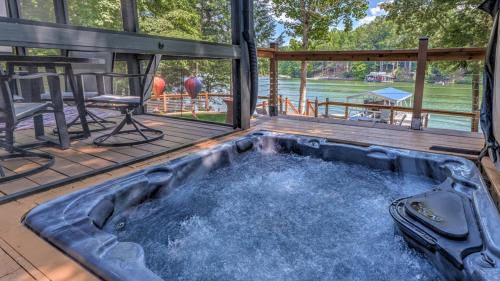 a hot tub in the middle of a patio at Treehouse on the Lake in Blairsville