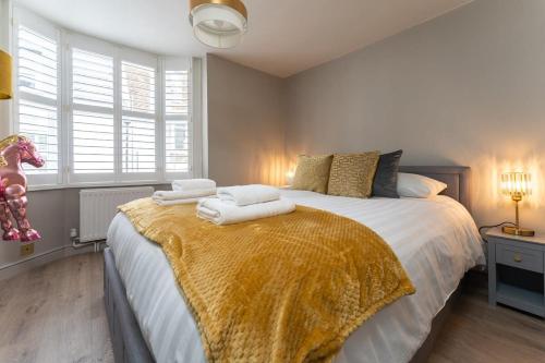 a bedroom with a large bed with towels on it at Host & Stay - Luxe on Margaret Street in Brighton & Hove