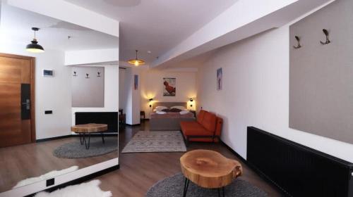 Posezení v ubytování 2 Room Apartment in Marshall Gudauri Project